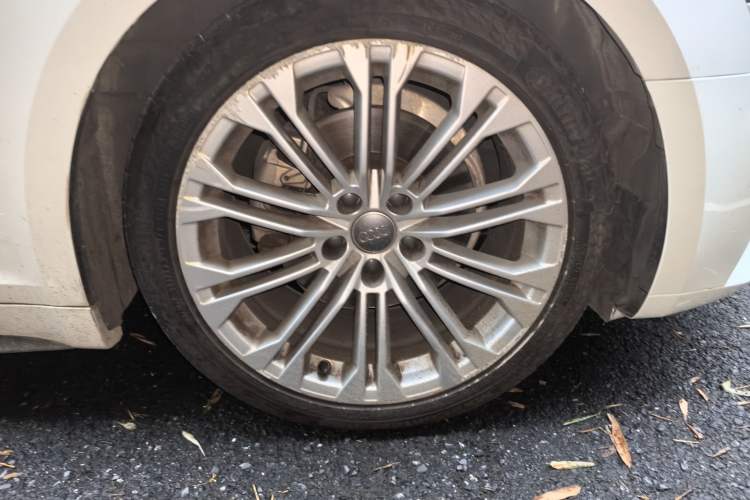 Used Audi A5 2019 Sportback 40 TFSI Fashion Model Right Front Wheel Hub