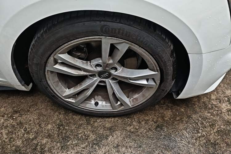 Used Audi A5 2019 Sportback 40 TFSI Fashion Model Right Front Wheel Hub