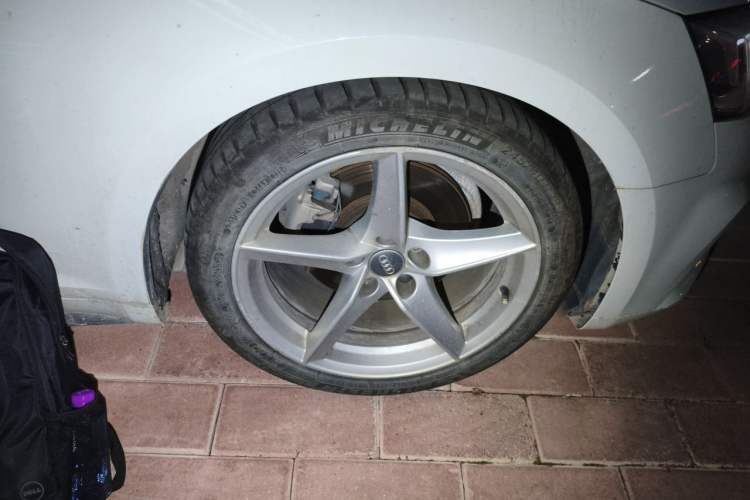 Used Audi A5 2019 Sportback 40 TFSI Fashion Model Right Front Wheel Hub