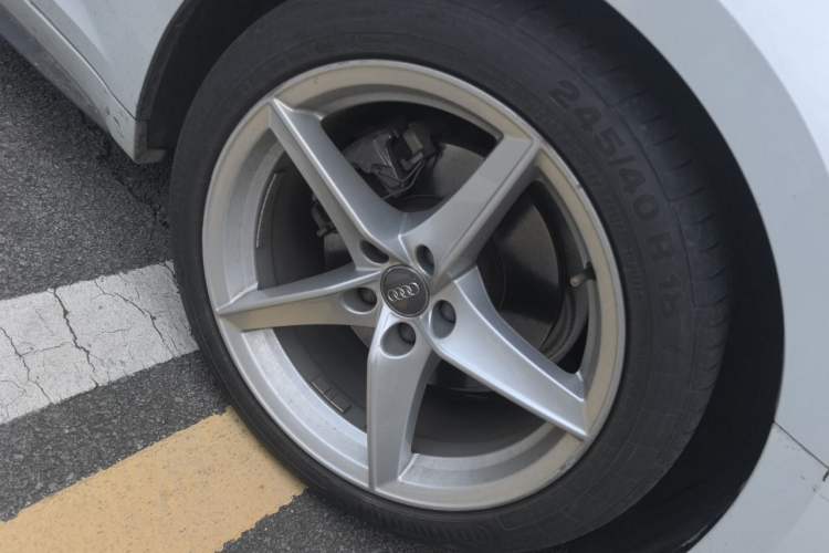 Used Audi A5 2019 Sportback 40 TFSI Fashion Model Right Front Wheel Hub