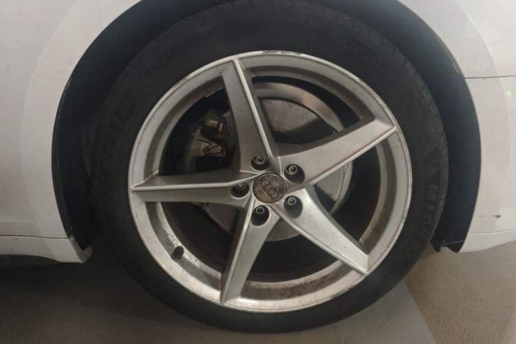 Used Audi A5 2019 Sportback 40 TFSI Fashion Model Right Front Wheel Hub
