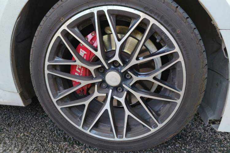 Used Audi A5 2019 Sportback 40 TFSI Fashion Model Right Front Wheel Hub