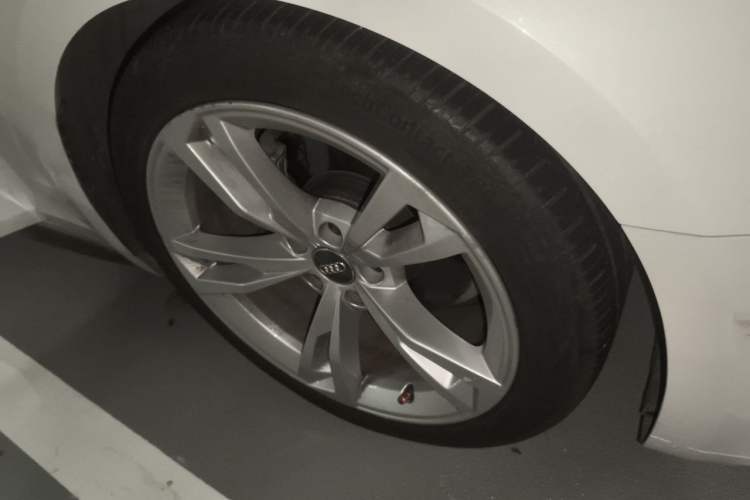 Used Audi A5 2019 Sportback 40 TFSI Fashion Model Right Front Wheel Hub