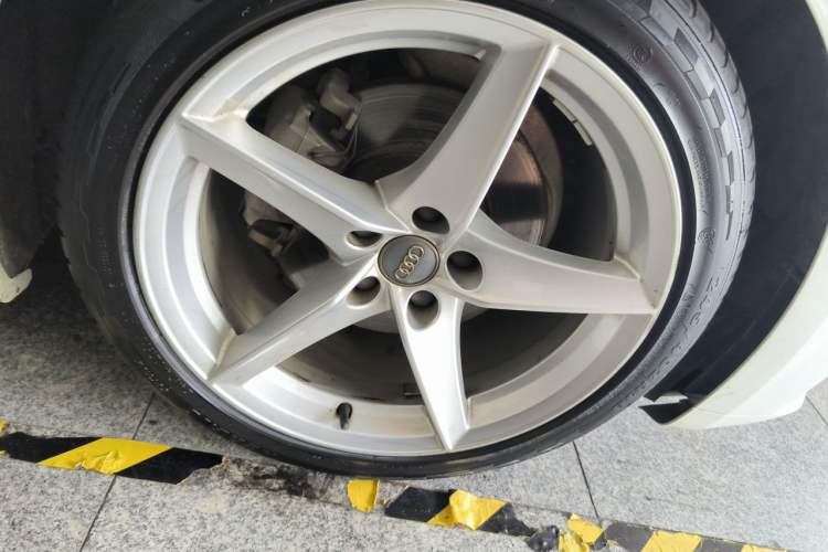 Used Audi A5 2019 Sportback 40 TFSI Fashion Model Right Front Wheel Hub