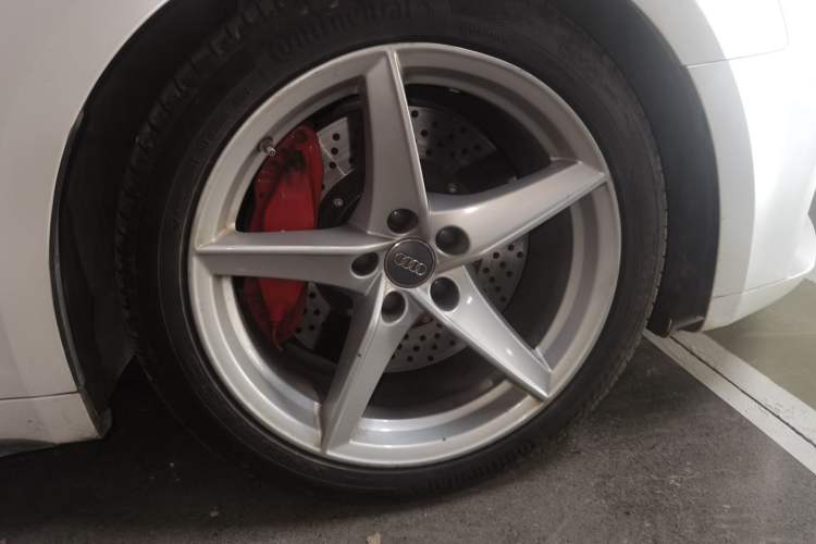 Used Audi A5 2019 Sportback 40 TFSI Fashion Model Right Front Wheel Hub