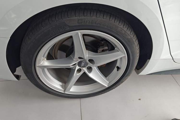 Used Audi A5 2019 Sportback 40 TFSI Fashion Model Right Rear Wheel Hub
