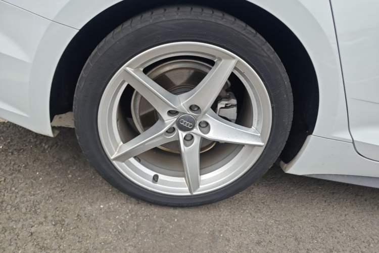 Used Audi A5 2019 Sportback 40 TFSI Fashion Model Right Rear Wheel Hub