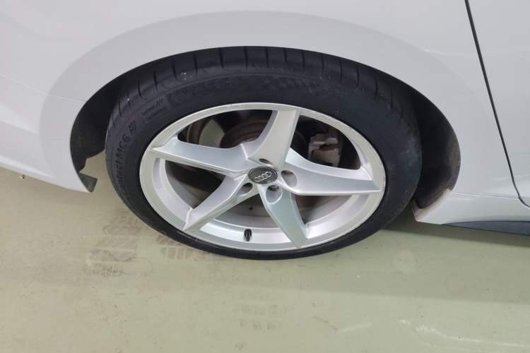 Used Audi A5 2019 Sportback 40 TFSI Fashion Model Right Rear Wheel Hub