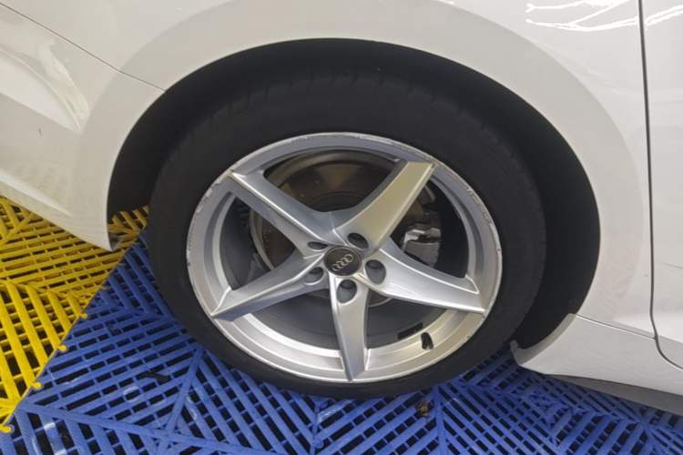 Used Audi A5 2019 Sportback 40 TFSI Fashion Model Right Rear Wheel Hub