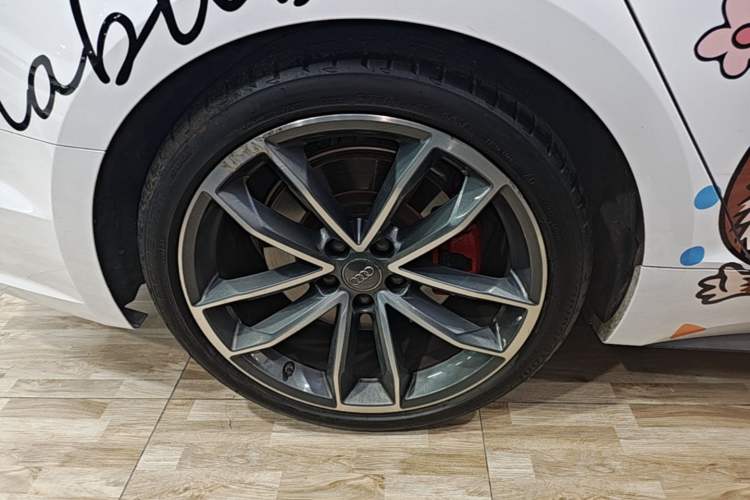 Used Audi A5 2019 Sportback 45 TFSI quattro Sport Model Right Rear Wheel Hub