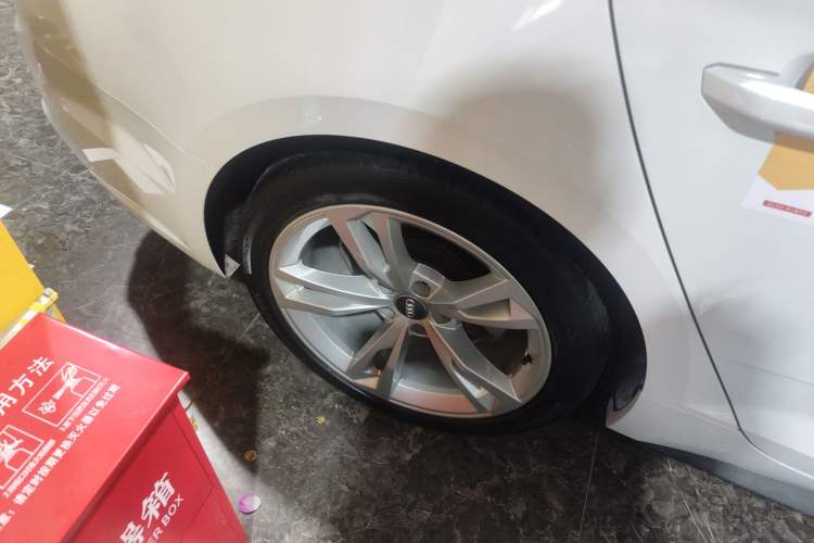 Used Audi A5 2019 Sportback 40 TFSI Fashion Model Right Rear Wheel Hub
