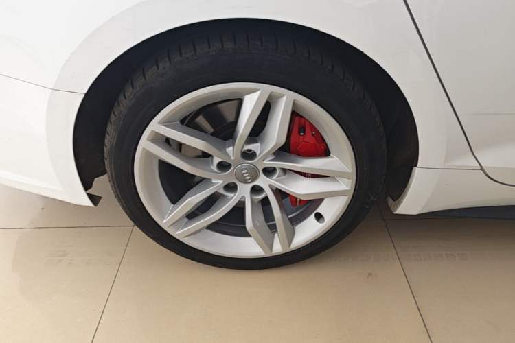 Used Audi A5 2019 Sportback 45 TFSI Fashion Model Right Rear Wheel Hub