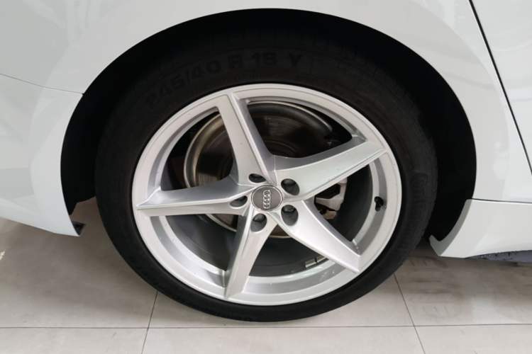 Used Audi A5 2019 Sportback 40 TFSI Fashion Model Right Rear Wheel Hub