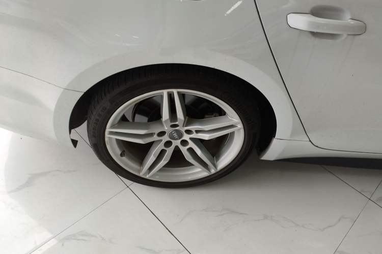 Used Audi A5 2019 Sportback 45 TFSI quattro Sport Model Right Rear Wheel Hub