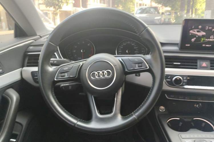Used Audi A5 2019 Sportback 40 TFSI Fashion Model Steering Wheel