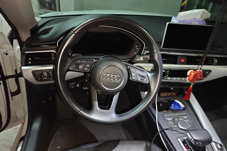 Used Audi A5 2019 Sportback 40 TFSI Fashion Model Steering Wheel