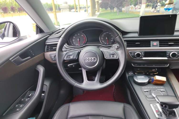 Used Audi A5 2019 Sportback 40 TFSI Fashion Model Steering Wheel