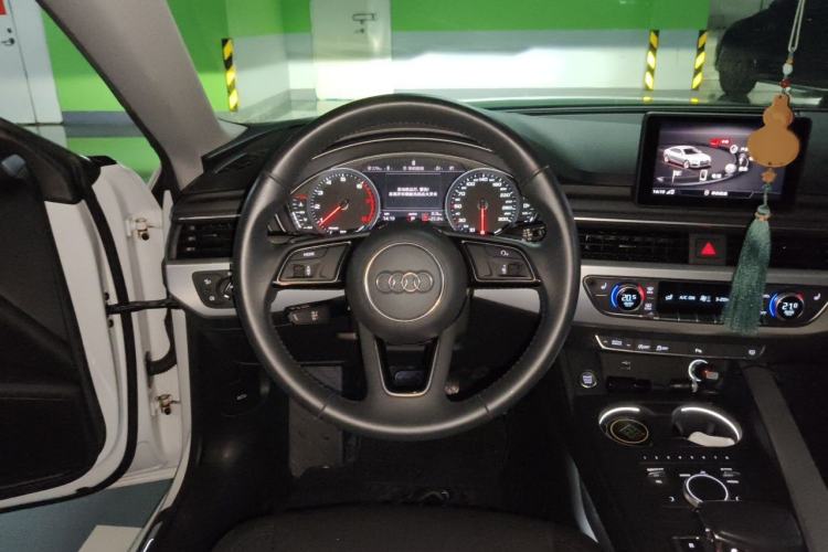 Used Audi A5 2019 Sportback 40 TFSI Fashion Model Steering Wheel