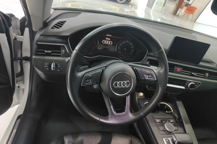 Used Audi A5 2019 Coupe 40 TFSI Fashion Edition China V Emission Standard Steering Wheel