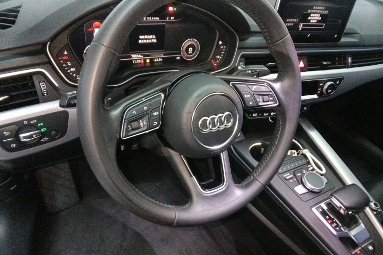 Used Audi A5 2019 Coupe 40 TFSI Fashion Edition China V Emission Standard Steering Wheel