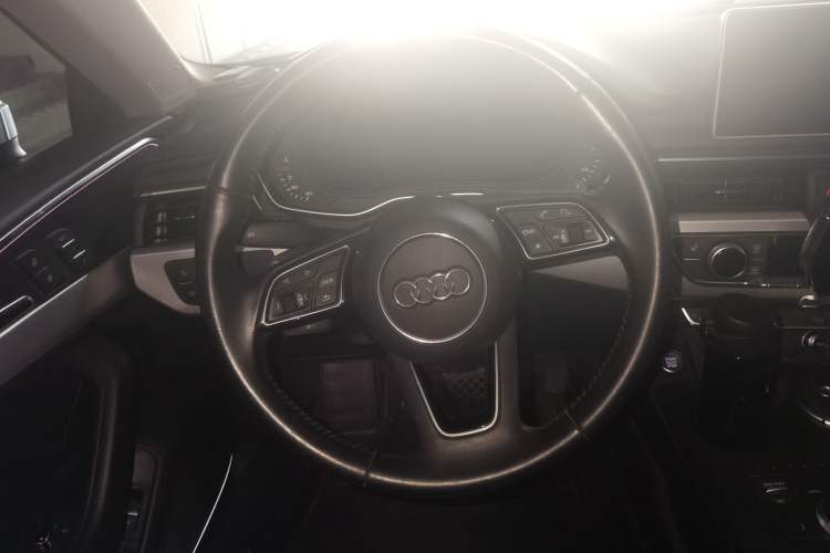 Used Audi A5 2019 Sportback 40 TFSI Fashion Model Steering Wheel