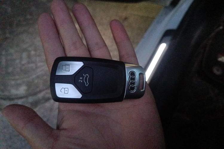 Used Audi A5 2019 Sportback 40 TFSI Fashion Model Vehicle Key