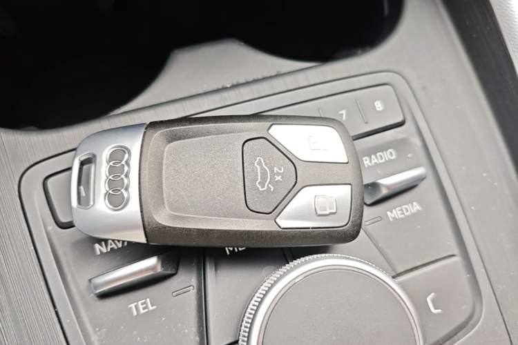 Used Audi A5 2019 Sportback 40 TFSI Fashion Model Vehicle Key