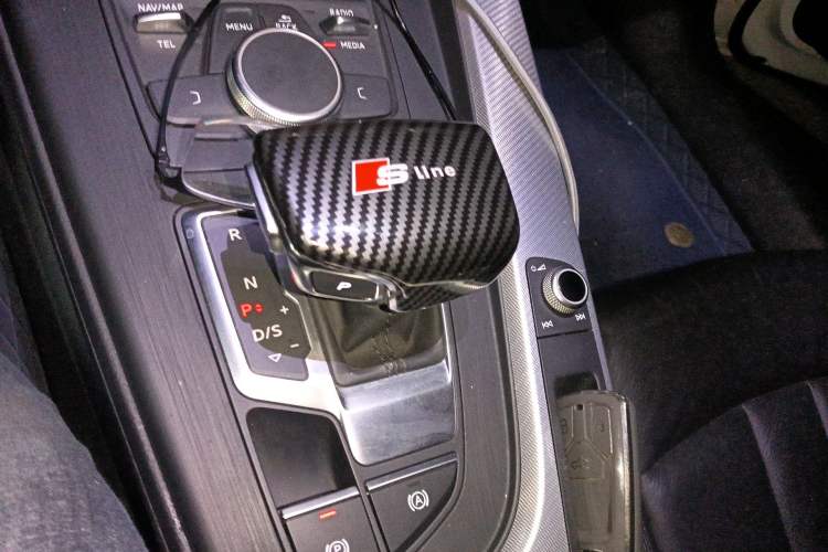 Used Audi A5 2019 Sportback 40 TFSI Fashion Model Gear Lever