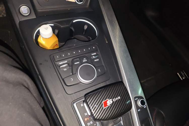 Used Audi A5 2020 Coupe 40 TFSI Fashion Edition China VI Emission Standard Gear Lever