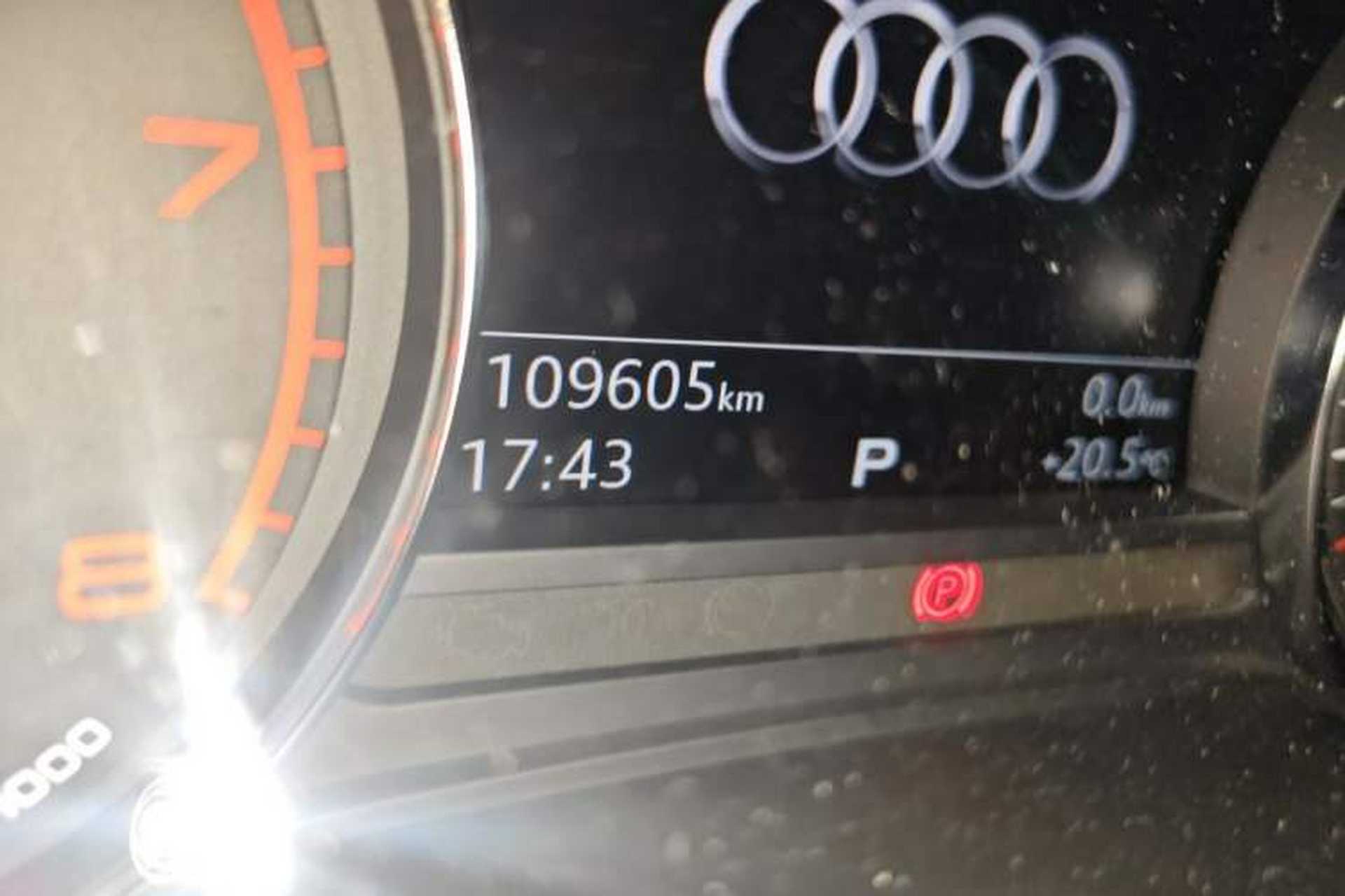 Used Audi A5 2020 Coupe 40 TFSI Fashion Edition China VI Emission Standard Odometer Close Up