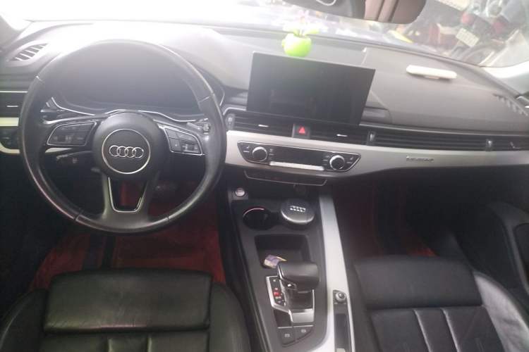 Used Audi A5 2020 Coupe 40 TFSI Fashion Edition China VI Emission Standard Center Console