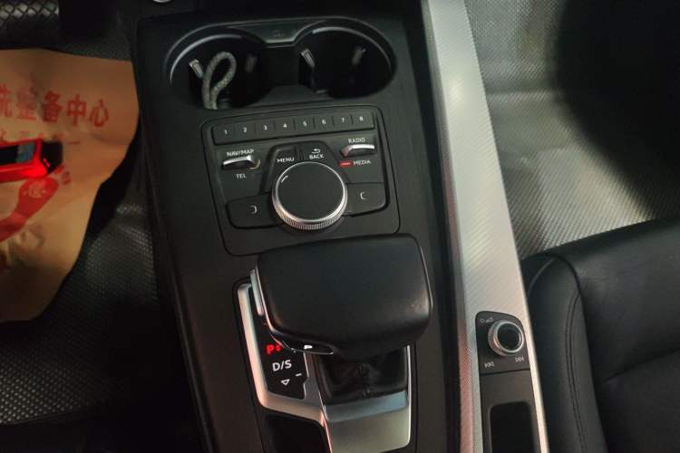 Used Audi A5 2020 Coupe 40 TFSI Fashion Edition China VI Emission Standard Gear Lever