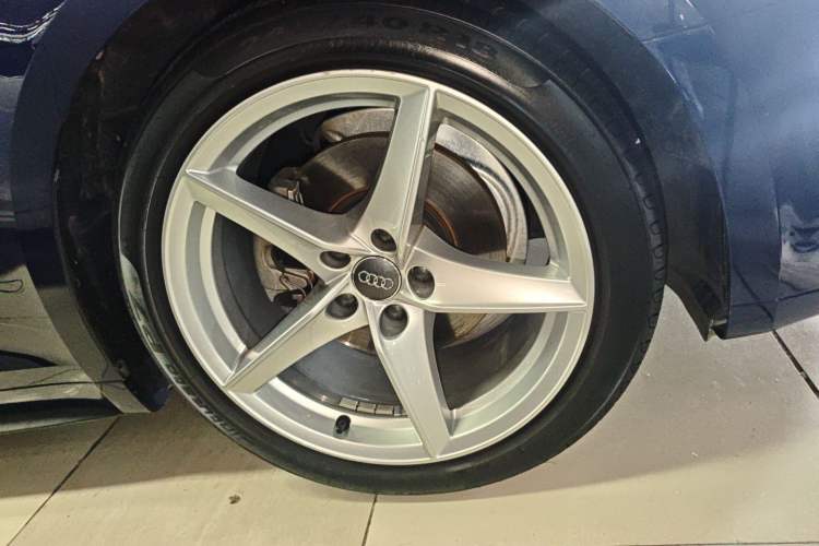 Used Audi A5 2020 Coupe 40 TFSI Fashion Edition China VI Emission Standard Left Front Wheel Hub