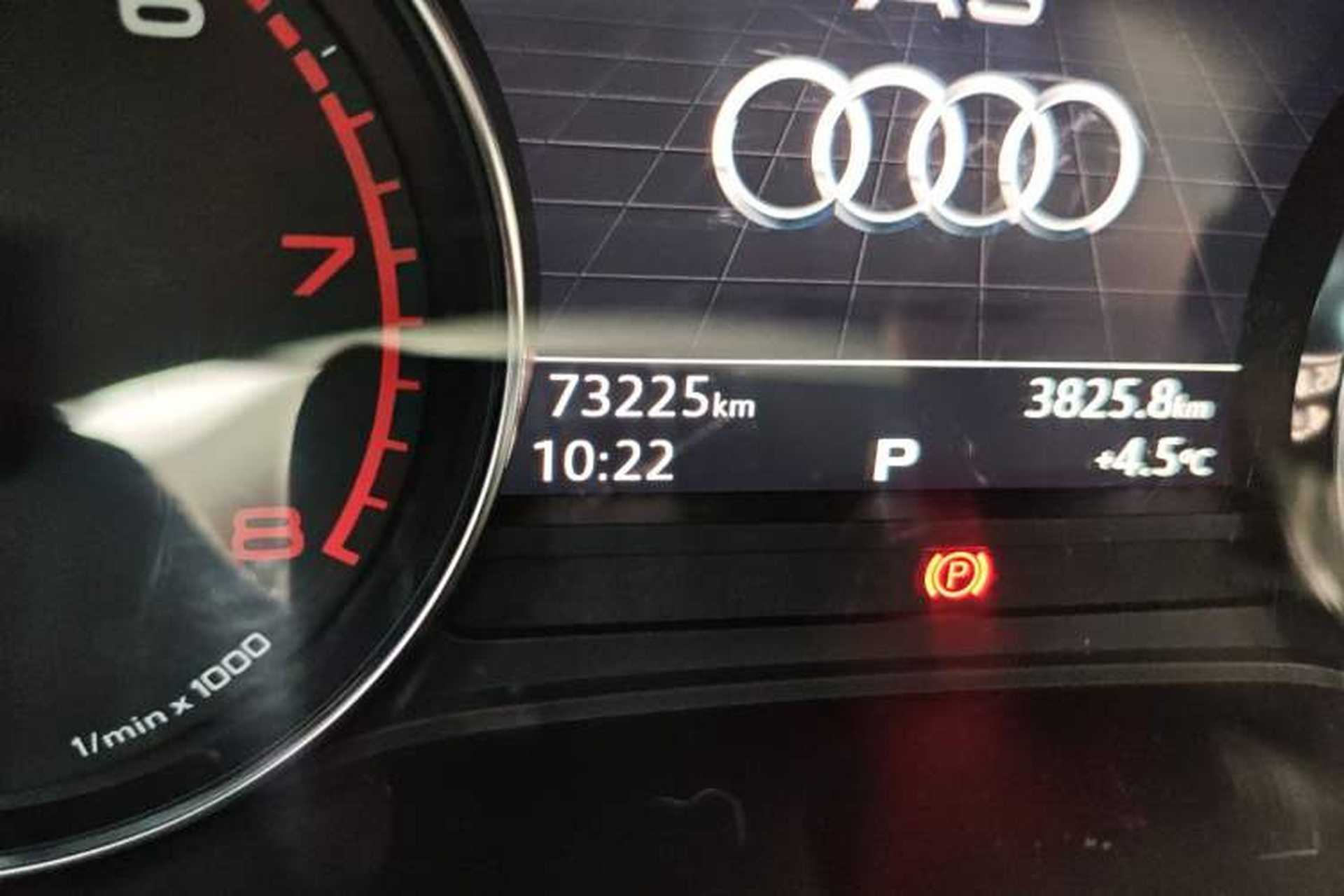 Used Audi A5 2020 Coupe 40 TFSI Fashion Edition China VI Emission Standard Odometer Close Up