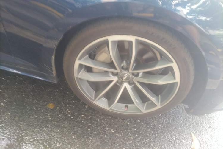 Used Audi A5 2020 Coupe 40 TFSI Fashion Edition China VI Emission Standard Right Front Wheel Hub