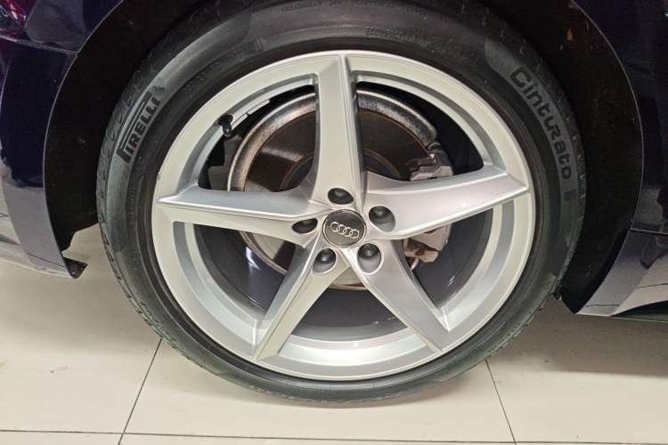 Used Audi A5 2020 Coupe 40 TFSI Fashion Edition China VI Emission Standard Right Rear Wheel Hub