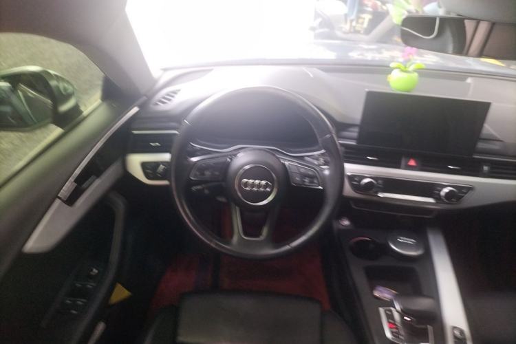Used Audi A5 2020 Coupe 40 TFSI Fashion Edition China VI Emission Standard Steering Wheel