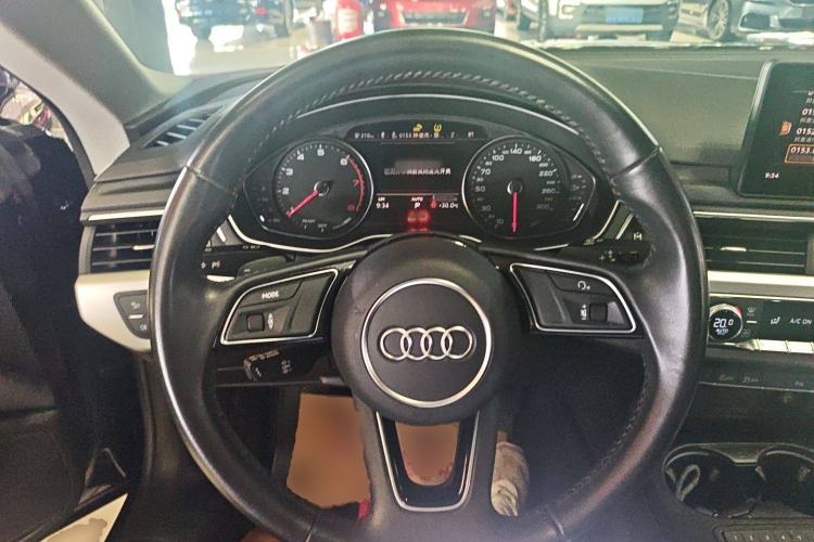 Used Audi A5 2020 Coupe 40 TFSI Fashion Edition China VI Emission Standard Steering Wheel