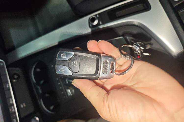 Used Audi A5 2020 Coupe 40 TFSI Fashion Edition China VI Emission Standard Vehicle Key