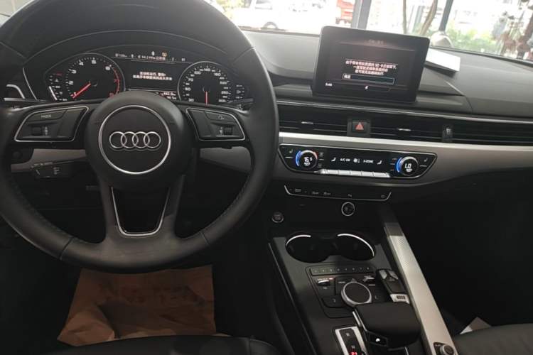 Used Audi A5 2020 Coupe 40 TFSI Fashion Edition China VI Emission Standard Audio And AC Panel