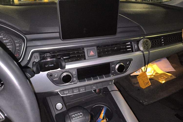 Used Audi A5 2020 Coupe 40 TFSI Fashion Edition China VI Emission Standard Audio And AC Panel
