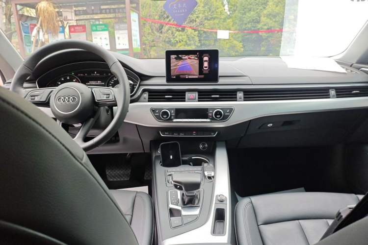 Used Audi A5 2020 Coupe 40 TFSI Fashion Edition China VI Emission Standard Audio And AC Panel