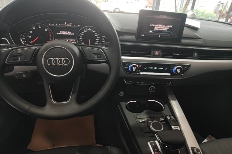 Used Audi A5 2020 Coupe 40 TFSI Fashion Edition China VI Emission Standard Center Console