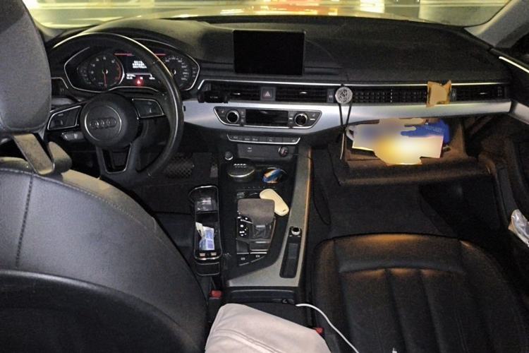Used Audi A5 2020 Coupe 40 TFSI Fashion Edition China VI Emission Standard Center Console