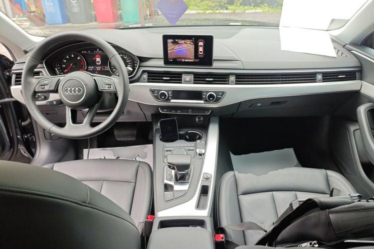 Used Audi A5 2020 Coupe 40 TFSI Fashion Edition China VI Emission Standard Center Console
