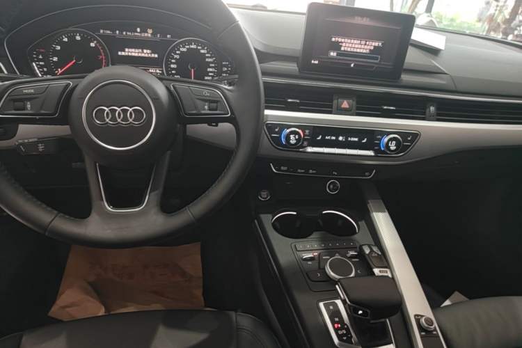 Used Audi A5 2020 Coupe 40 TFSI Fashion Edition China VI Emission Standard Gear Lever