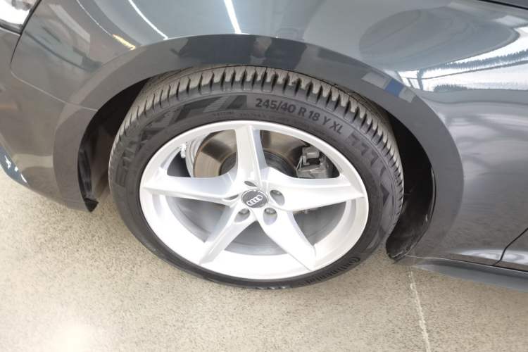 Used Audi A5 2020 Coupe 40 TFSI Fashion Edition China VI Emission Standard Left Front Wheel Hub