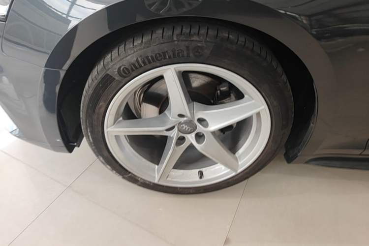 Used Audi A5 2020 Coupe 40 TFSI Fashion Edition China VI Emission Standard Left Front Wheel Hub