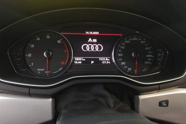 Used Audi A5 2020 Coupe 40 TFSI Fashion Edition China VI Emission Standard Odometer Close Up