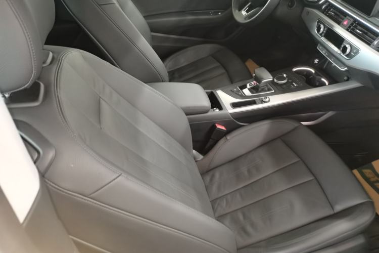 Used Audi A5 2020 Coupe 40 TFSI Fashion Edition China VI Emission Standard Right Front Seat